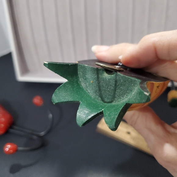 ๐ Farmhouse Fruit Wood Wall Hooks Cottagecore ๐ Hand Carved & Hand Painted VTG - Picture 6 of 10